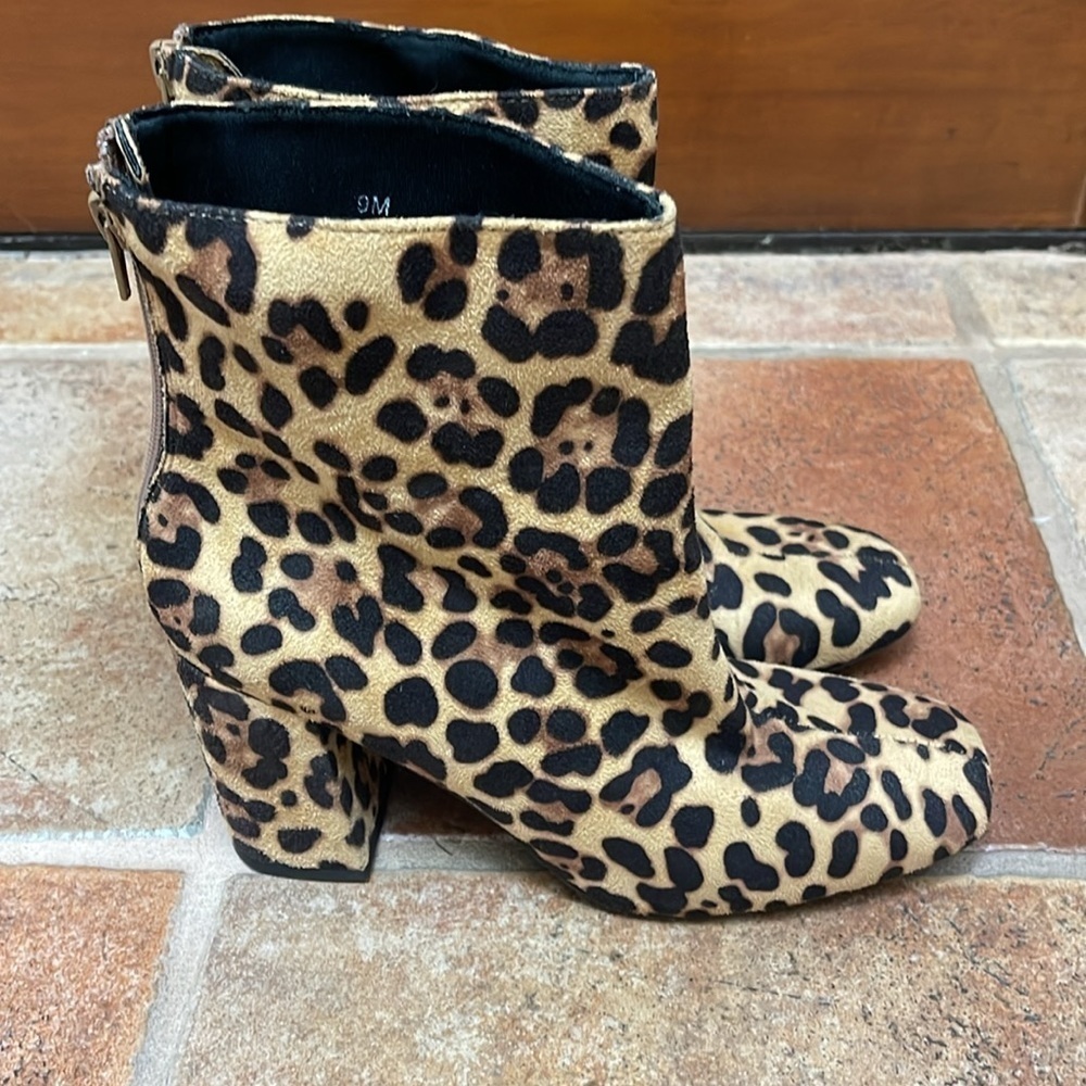 Dolce Mojo Moxy leopard print heeled bootie 9